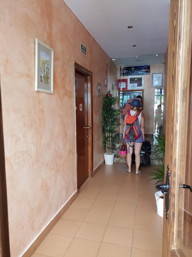 Hostal ปัมปาเนย์รา ภายนอก รูปภาพ